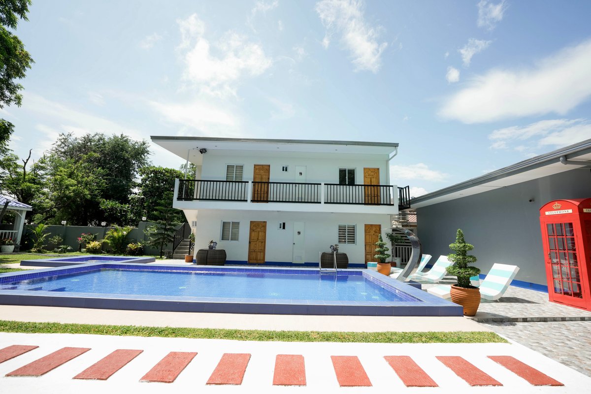 Private pools and outdoor spaces at Valley O'Ville Family Resort